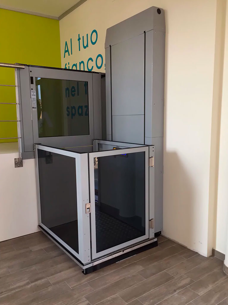 instalacion-de-salvaescaleras-verticales-en-murcia