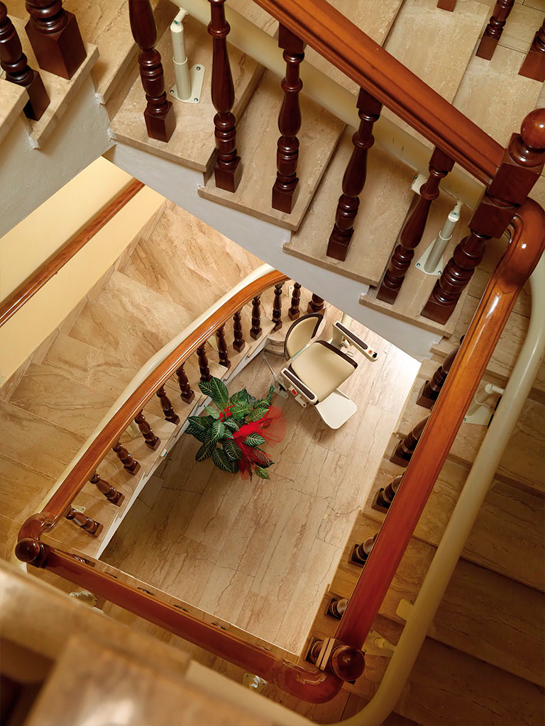 instalacion--sillas-salvaescaleras-curvas-en-murcia