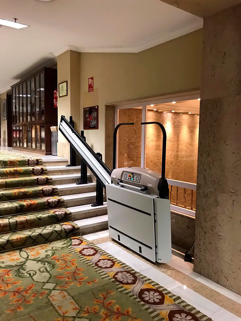 plataformas-salva-escaleras-inclinadas-rectas-en-murcia